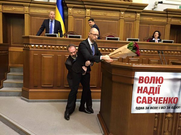 Оппозиция: Украине не нужен парламент, который позорит страну