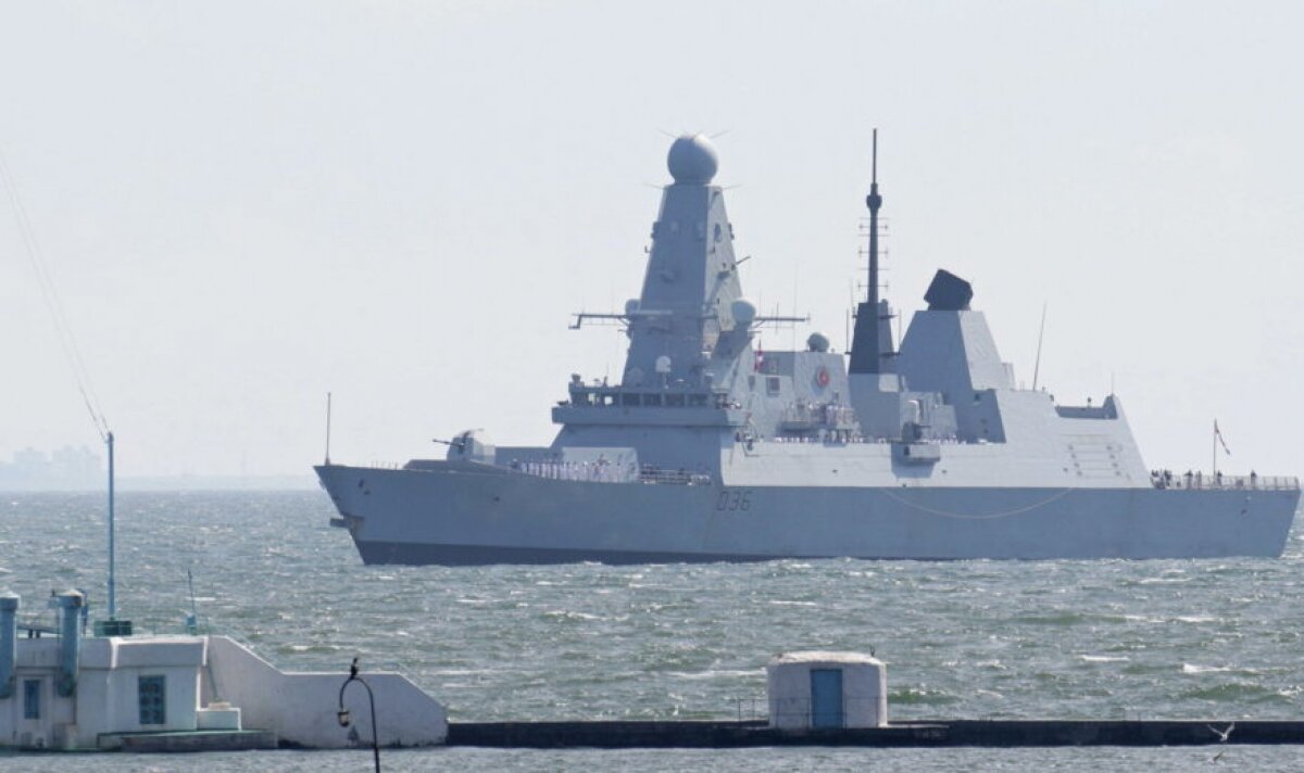 Вторгнувшись в Черное море, эсминец Defender от имени НАТО "бросил вызов" России