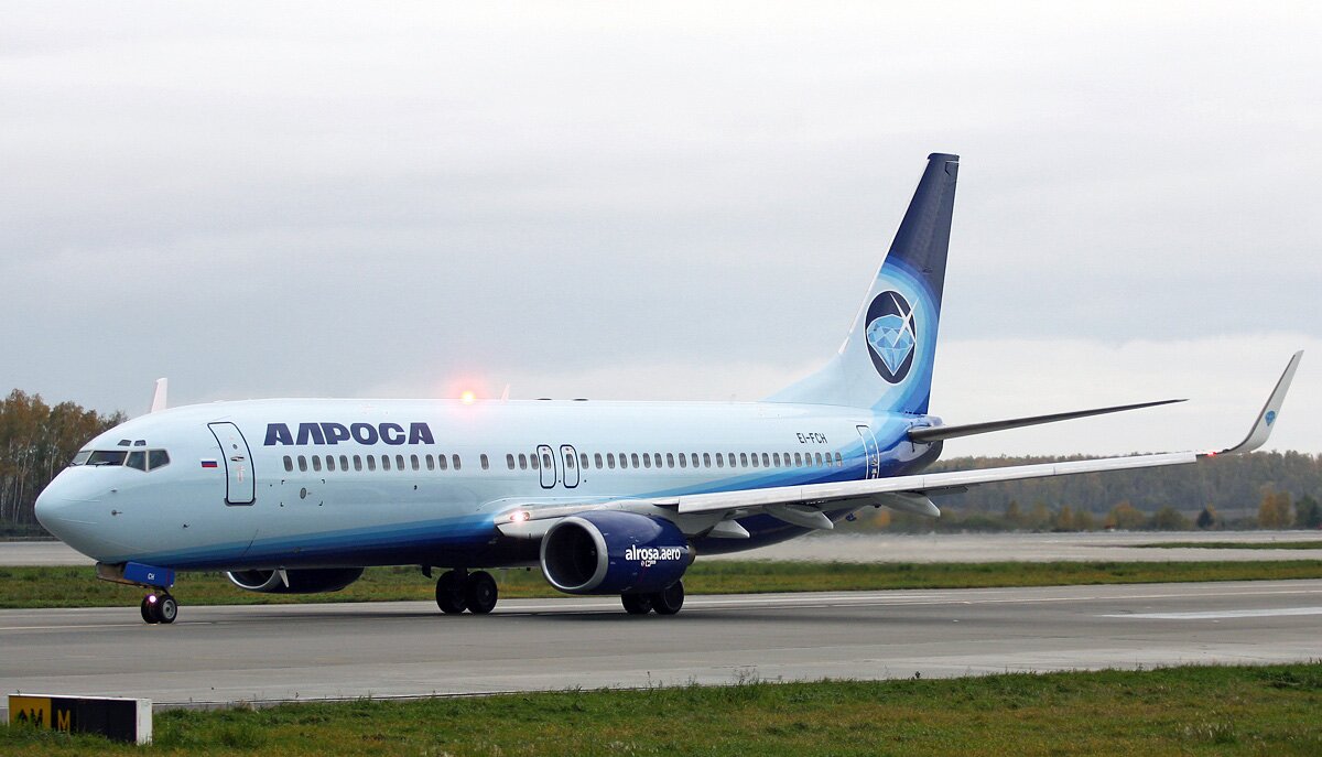 ​Самолету Boeing 737-800, летевшему в Москву, пришлось совершить экстренную посадку