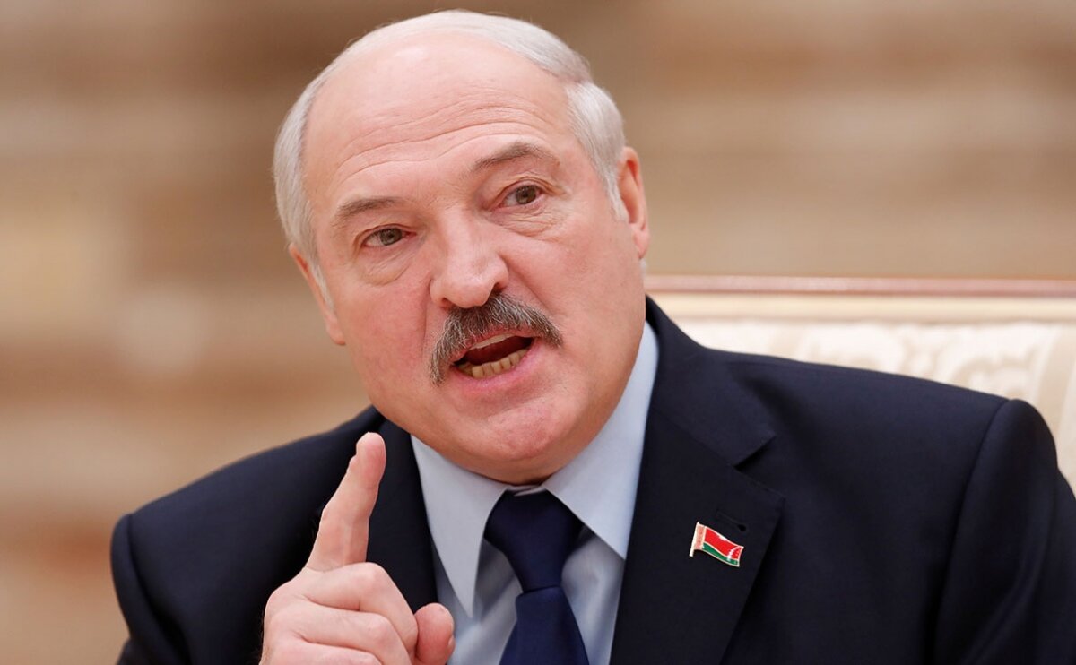 ​Лукашенко поставил на место проигравшего выборы Зеленского: “Разберитесь у себя”