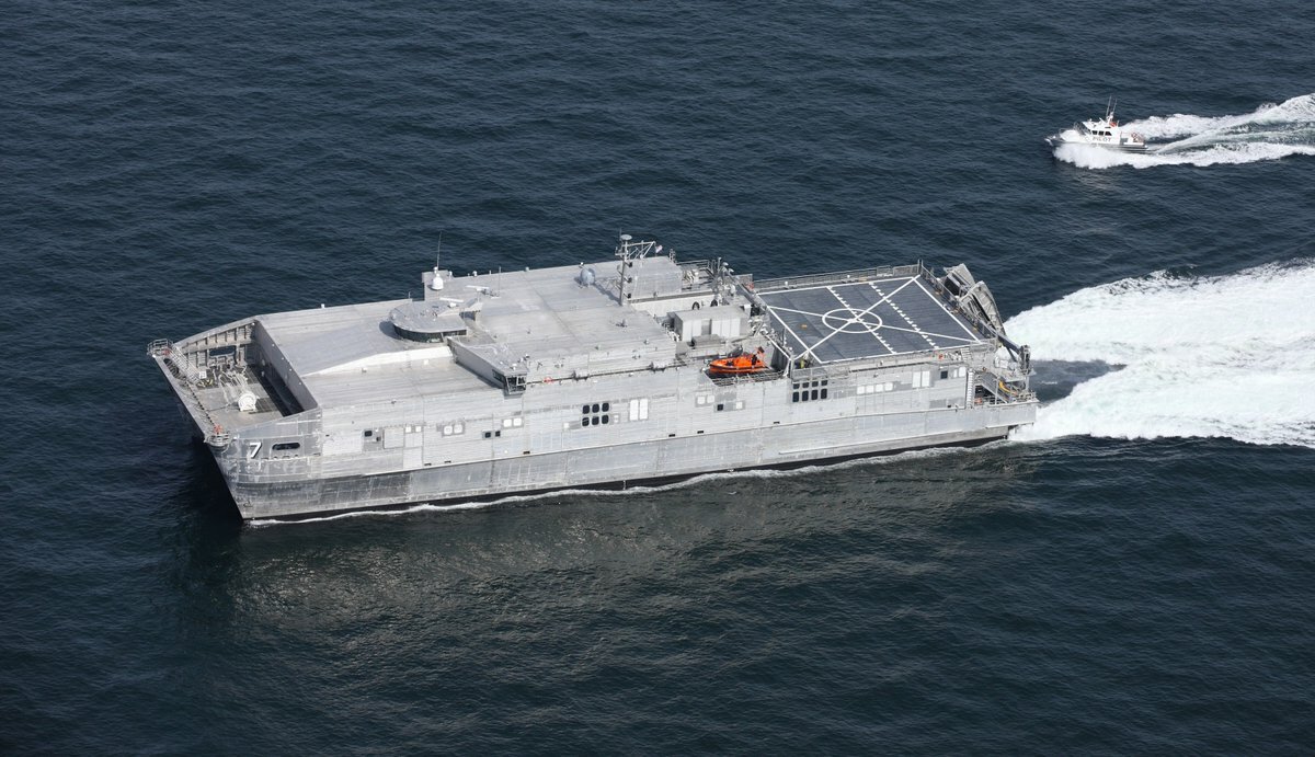 ​Десантный корабль США USNS Yuma примчался в Одессу и ждет ракетный эсминец Carney: стала известна причина