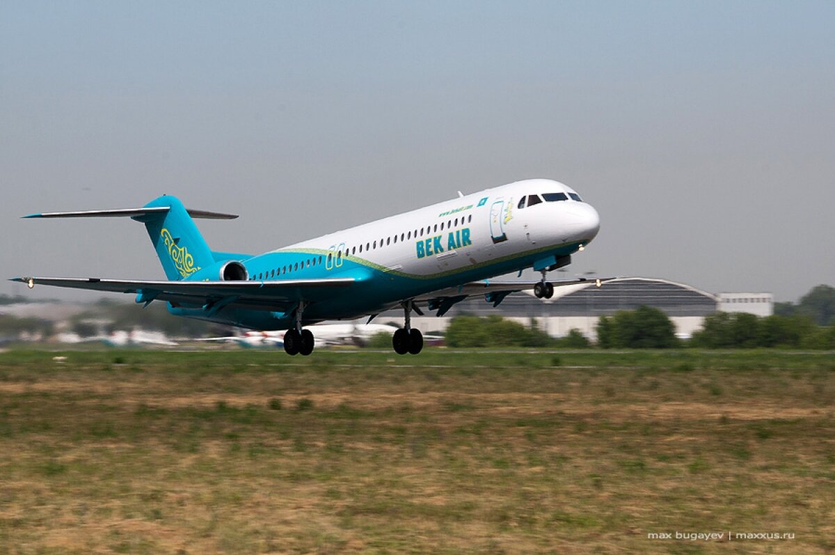 В Казахстане назвали предварительные причины крушения Fokker 100: "Погибли пассажиры в носовой части"