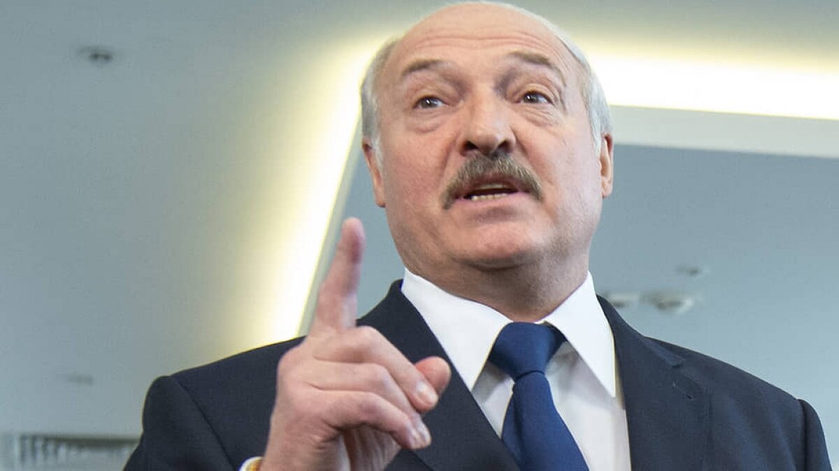 Лукашенко пристыдил Киев, Вильнюс и Варшаву, не принявших лайнер Ryanair: "Испугались"