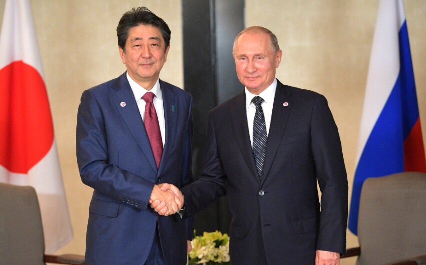 Абэ во время встречи с Путиным сделал обнадеживающее заявление по мирному договору с Россией 