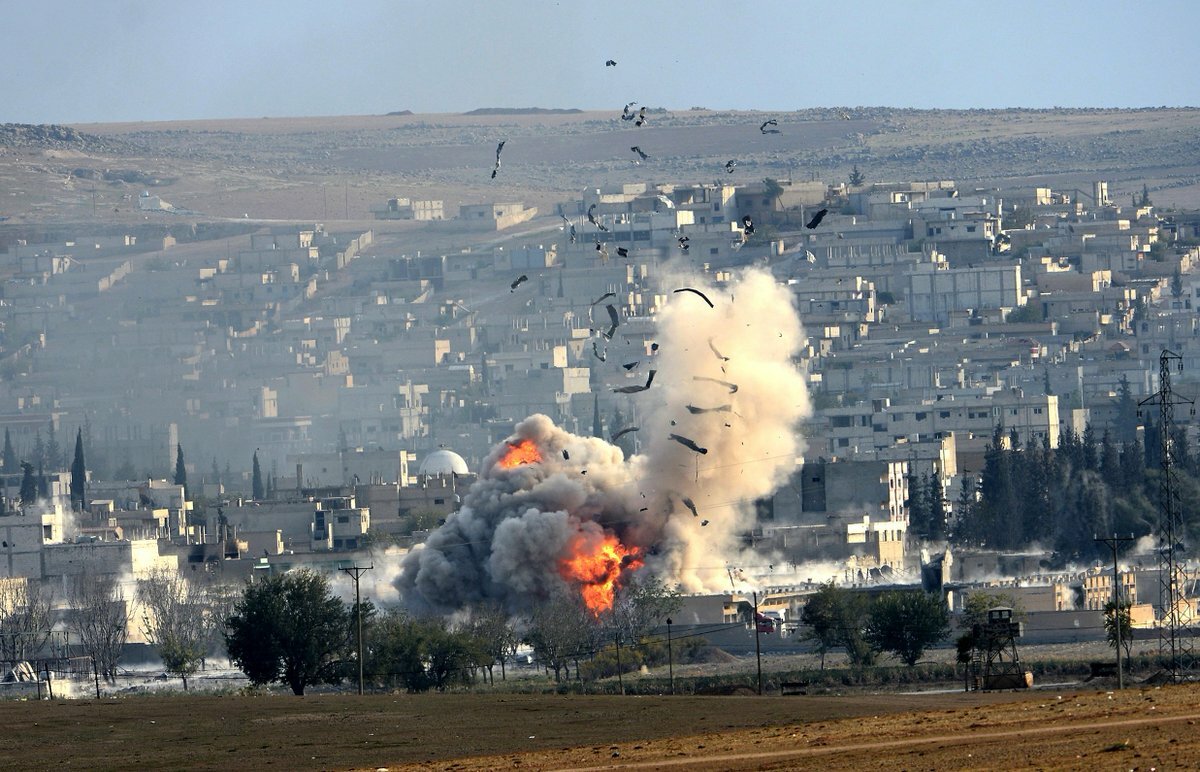 США впервые при Байдене нанесли мощный авиаудар по Сирии, есть жертвы