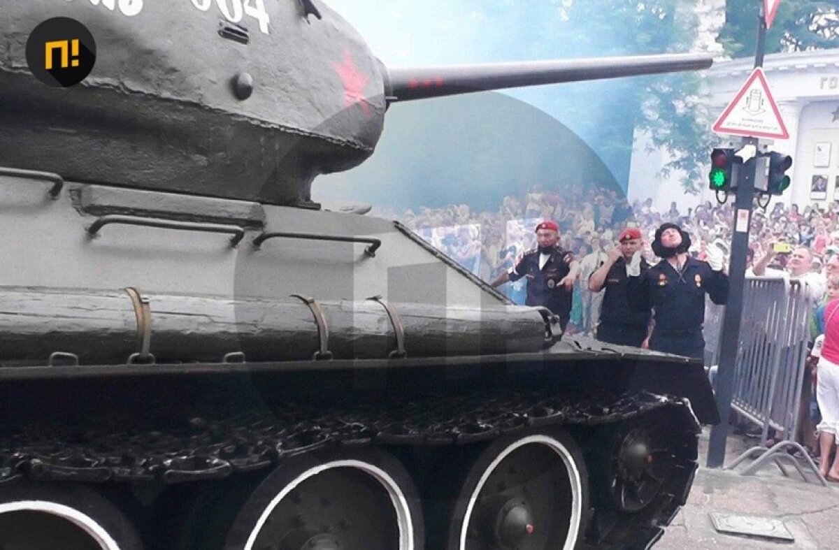 Танк Т-34 поехал на зрителей в Севастополе не из-за поломки - установлена причина