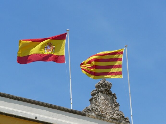 Каталония изгоняет со своей территории испанские власти