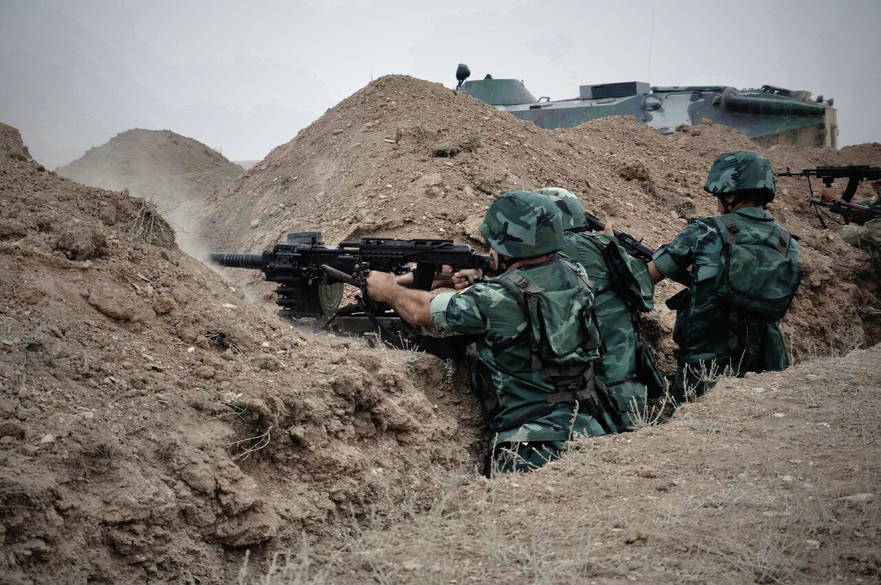 ​Азербайджан нанес сокрушительные удары по позициям Армении и НКР: кадры