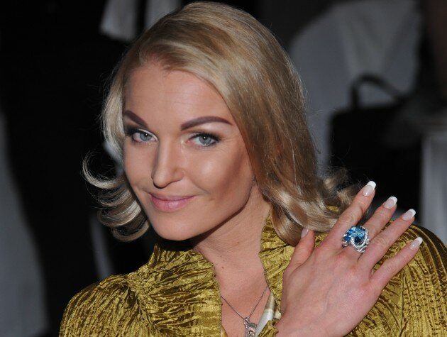 Волочкова ужаснула поклонников: балерина напилась и приставала в баре к разным мужчинам