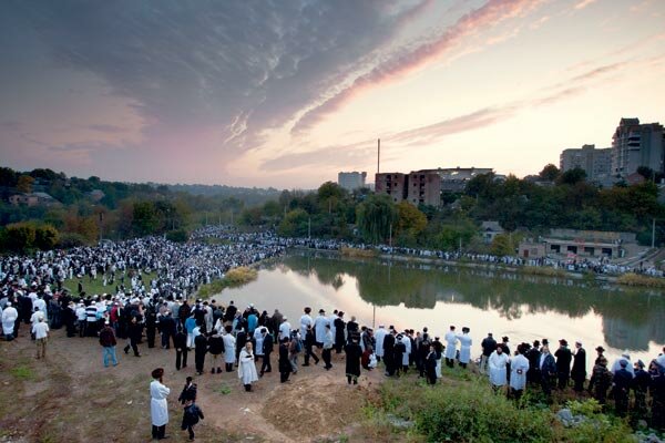 На празднование иудейского нового года в Умань прибывают десятки тысяч паломников-хасидов