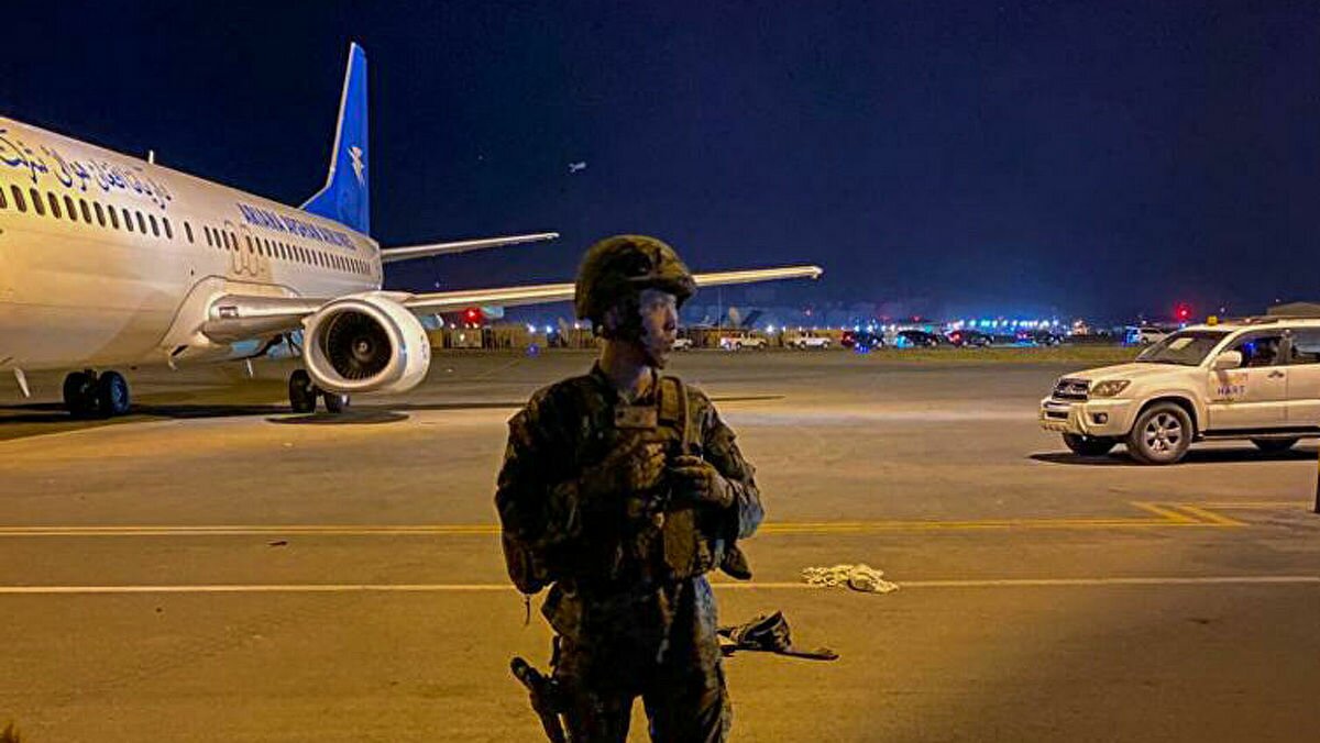 Военные США открыли огонь по людям в аэропорту Кабула – есть погибшие