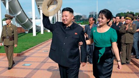 Жене Ким Чен Ына приписали съемки в фильмах "для взрослых": взбешенный глава КНДР взорвал центр связи