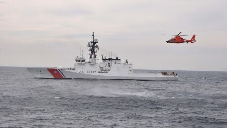 Российские корабли "загнали" американский фрегат в Одессу