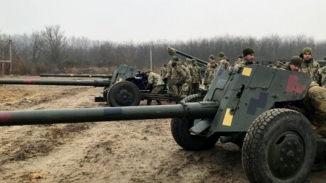 ​ВСУ начали учения у границ с Крымом: на полигоне замечены "Рапиры"