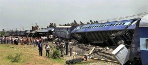 крушение поезда в индии, общество ,происшествие, трагедия, индия