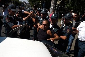 армения, ереван, восстание, полицейский участок, оппозиция, задержания 
