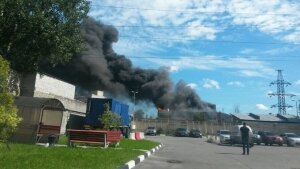 пожар, возгорание, Санкт-Петербург, склад, автосервис, автомобиль, МЧС,