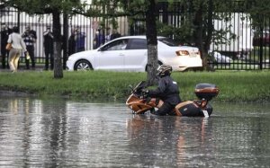 затопленная москва, потом, ливень, мчс, штормовое предупреждение