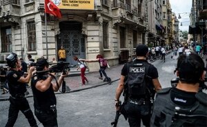 Стамбул, гей-парад, Турция, слезоточивый газ, бундестаг