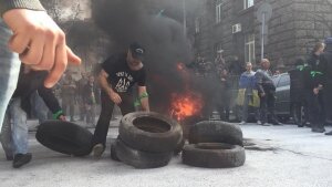 киев, беспорядки, администрация порошенко, мтинг, покрышки, нацгвардия, штурм