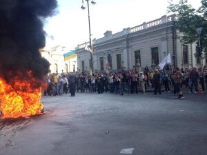 новости украины, финансовый майдан, митинг у верховной рады, 20 мая 2015, 21 мая, доллар по 5 гривен, 22 мая, активисты задержаны, милиционеры пострадали