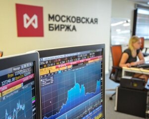 московская биржа, экономика, россия, курс валют, рубль, торги, приостановление, 25.04.16