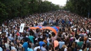 Ереван, Армения, Саргсян, Пашинян, премьер-министр, происшествия, полиция, политика, общество, митинг, протест, акция, активисты, блокирование, здания, парламент, задержание, арест