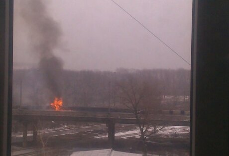 В Донецке средь бела дня взорвали "легковушку", в домах напротив вылетели стекла