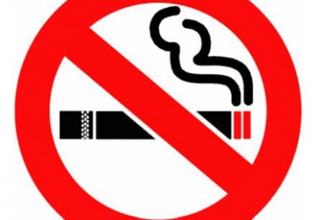 Минздрав предупреждал: за год запрета на курение, "бросивших" в России стало на 6,4 млн человек больше