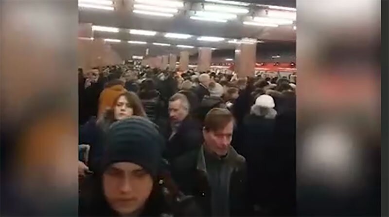 На Калужской-Рижской линии метро произошёл сбой в движении поездов На Калужской-Рижской линии метро произошёл сбой в движении поездов