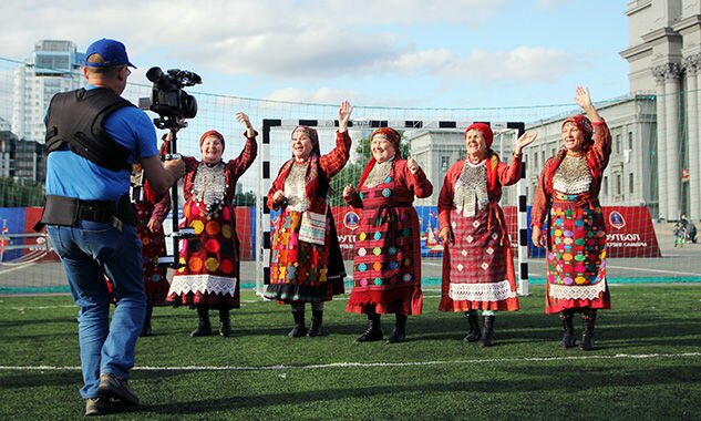 «Бурановские бабушки» хотят удачи русским футболистам
