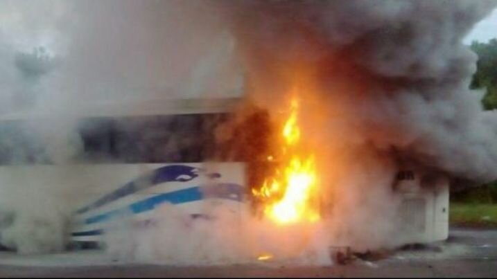 В Болгарии зажегся автобус с российскими туристами, никто не пострадал В Болгарии зажегся автобус с российскими туристами, никто не пострадал