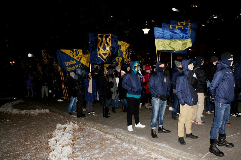 Dnepropetrovsk.  Joulukuu 2016 MAALISKUU uusnatsien "Azov".  VIDEO.