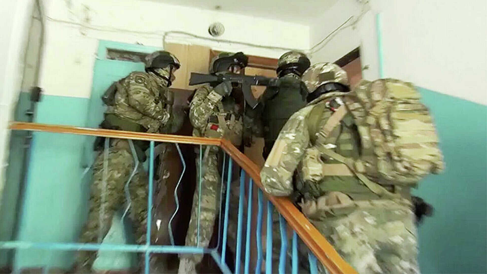 ФСБ показала кадры задержания подростка, готовившего теракт в Тамбове 