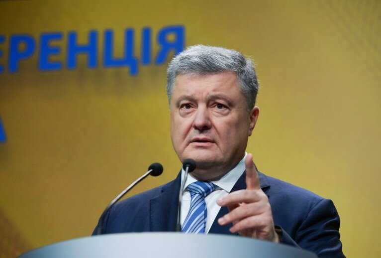 Порошенко озвучил "принципиальную позицию" относительно военного положения на Украине 