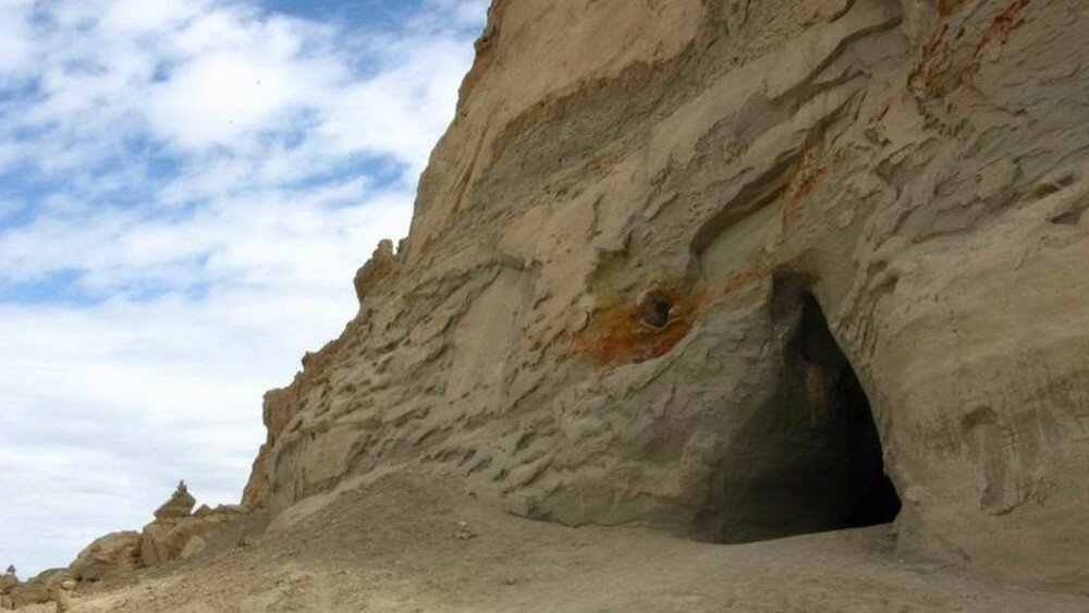На китайско-тибетской границе найдена инопланетная пещера, в которой пришельцы производили ракетное топливо, – кадры 