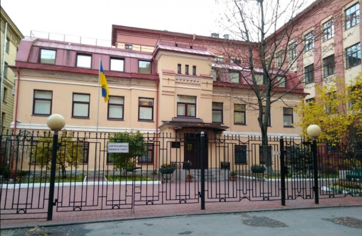 На консульство Украины в Петербурге совершено вооруженное нападение - СМИ