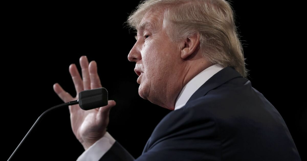 В Конгрессе США пригрозили Трампу импичментом за "расистскую риторику"