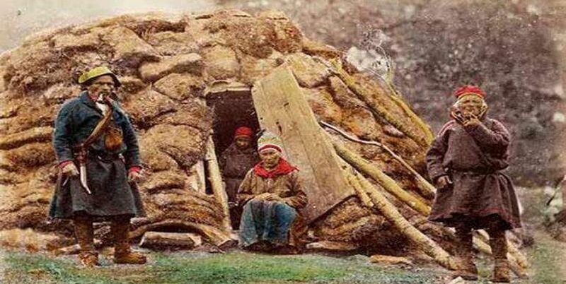 В Заполярье археологи раскопали жилища древних саамов и средневековое оружие 