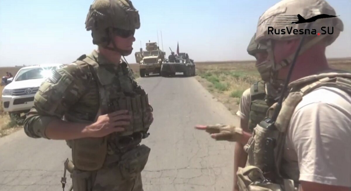 Российские военные взяли в клещи американцев в Сирии: "Убедительно попросили не преследовать"