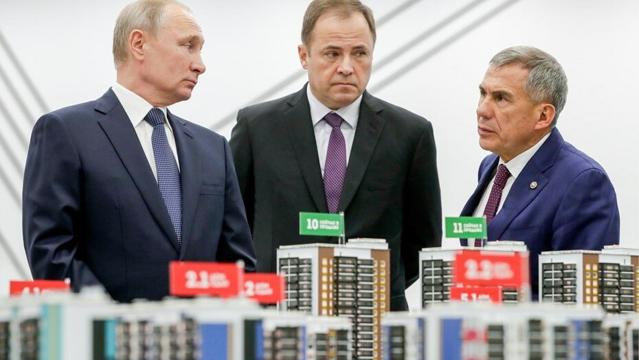 "Взял и ушел куда-то", - Путина озадачило отсутствие Минниханова на президиуме Госсовета