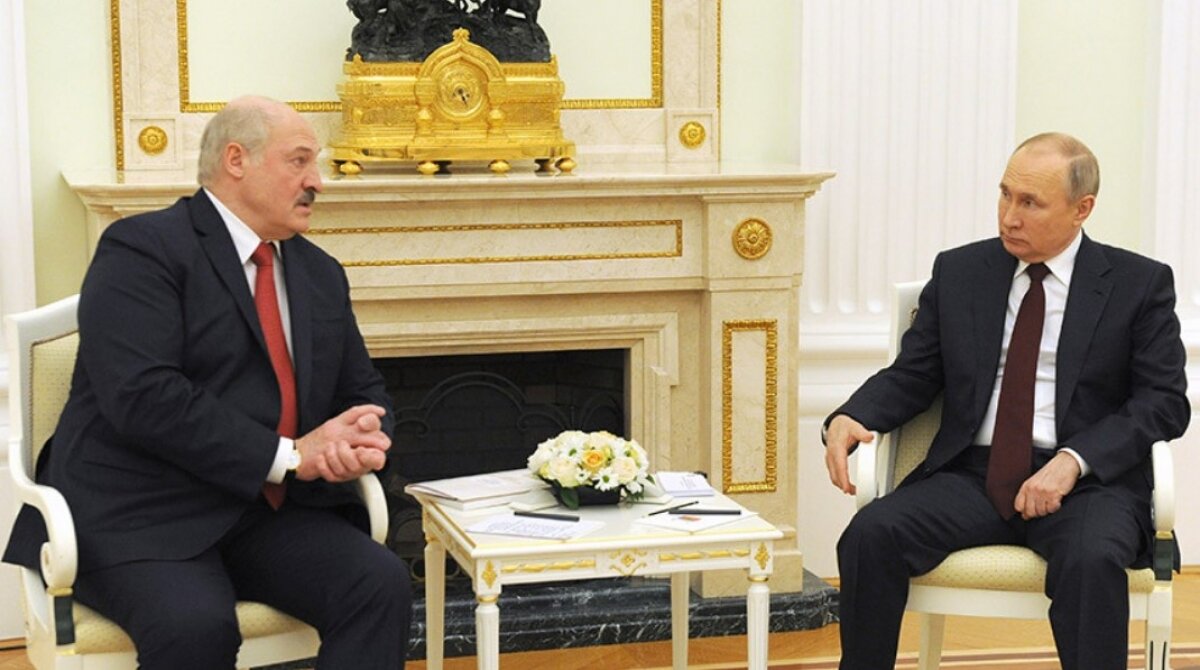 Лукашенко пригрозил совместным с Россией ответом всем "непонимающим"