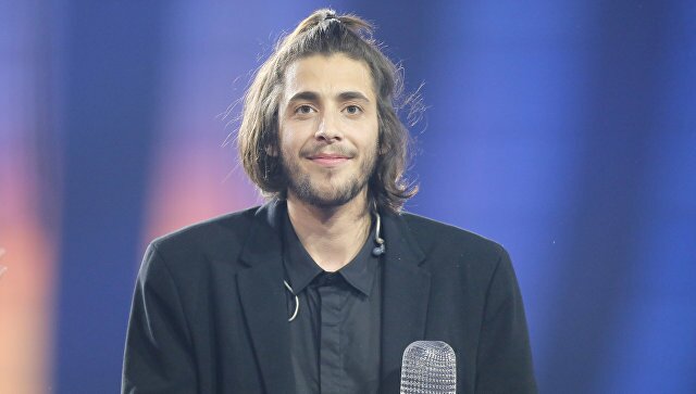 На грани жизни и смерти: победитель "Евровидения – 2017" Салвадор Собрал переведен в реанимацию