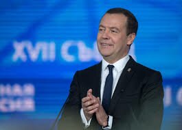 Медведев оценил победу Зеленского и выставил ультиматум: "Шансы есть"