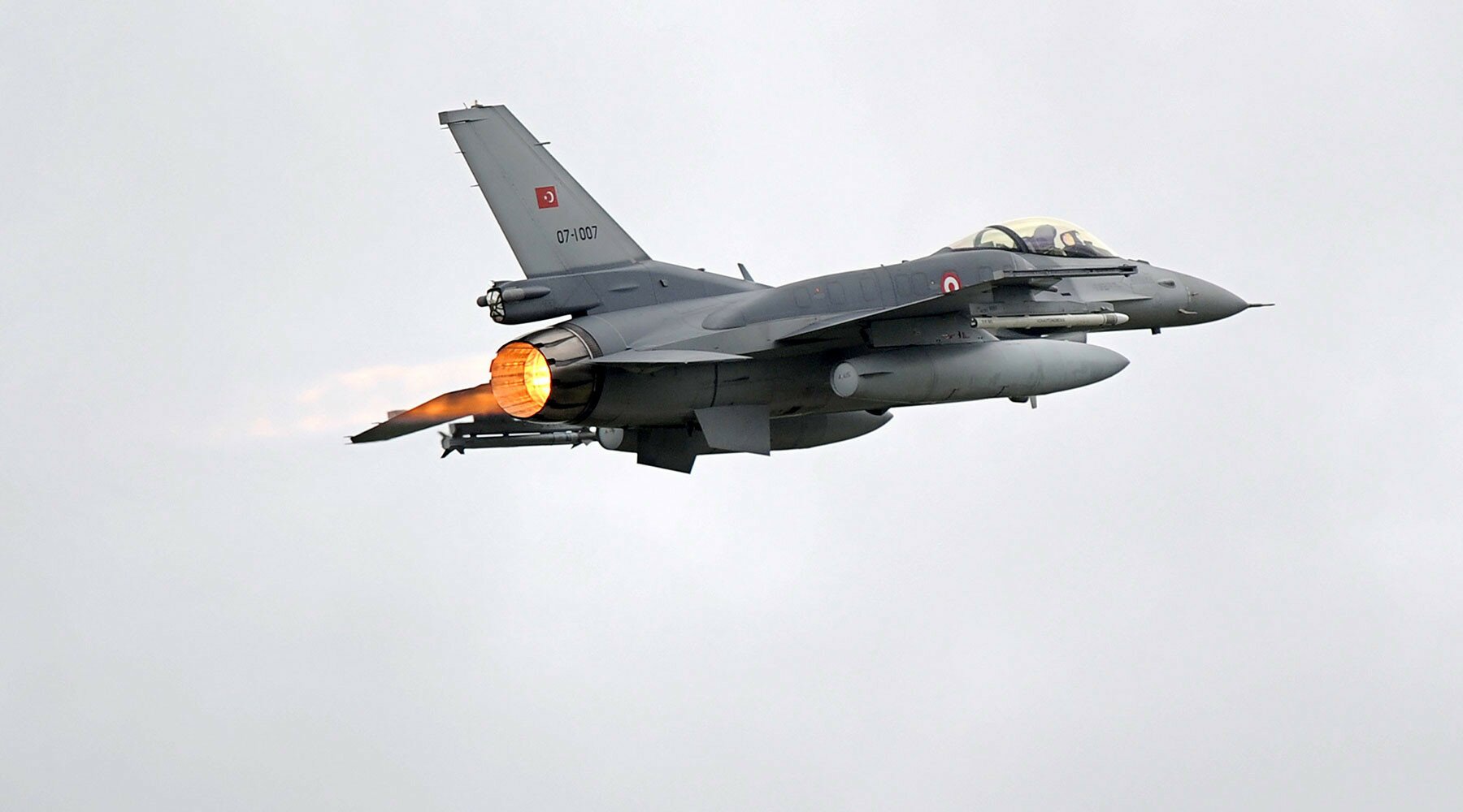 СМИ: ​Турецкие F-16 нанесли удар по Степанакерту – в Сети опубликованы кадры