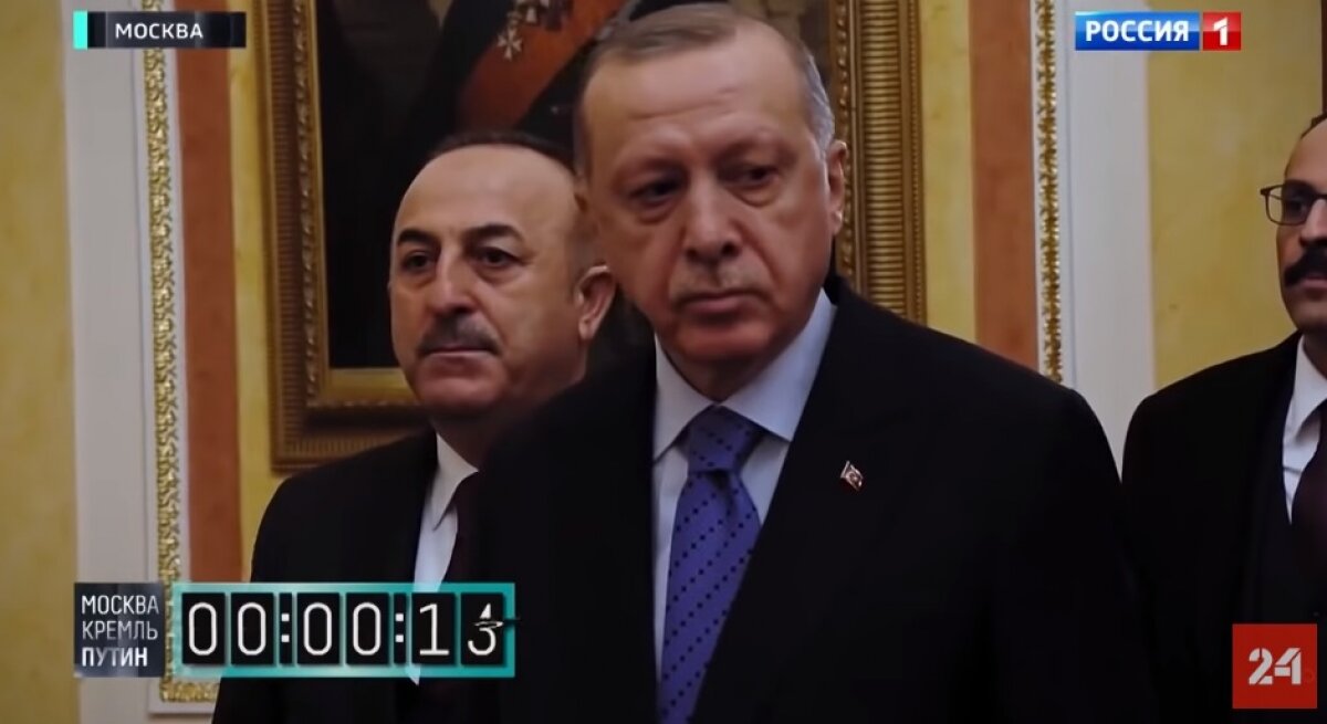 Молчит и смотрит в одну точку: камеры засняли эмоции Эрдогана за пару минут до встречи с Путиным
