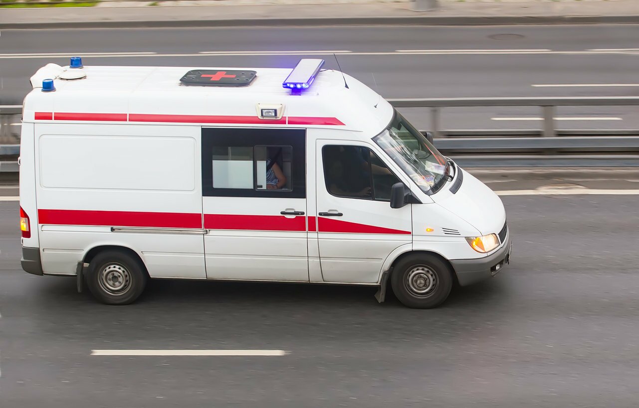 ​В Томске 6-летняя девочка выпала из окна многоэтажки и не пострадала: удивительные кадры