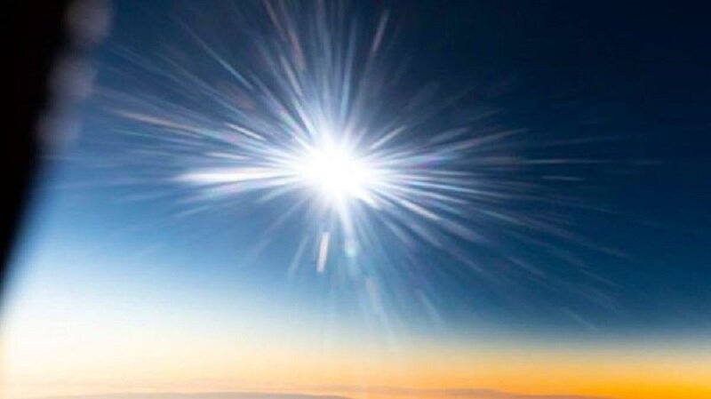Кадры солнечного затмения с борта самолета покорили Сеть