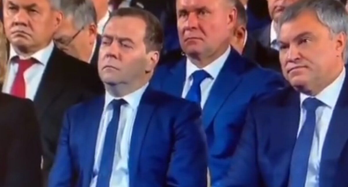 Эмоции Медведева за несколько часов до отставки попали на видео