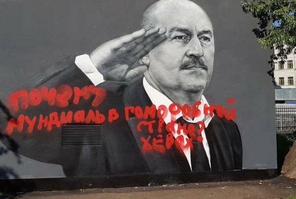 В Петербурге повторно осквернили граффити с Черчесовым: подозревается известный транссексуал